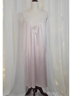 Vintage baby pink Vanity Fair night gown size medium